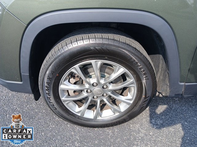 Used 2019 Jeep Cherokee Latitude Plus w/ Comfort/Convenience Group AWD/4WD image 2