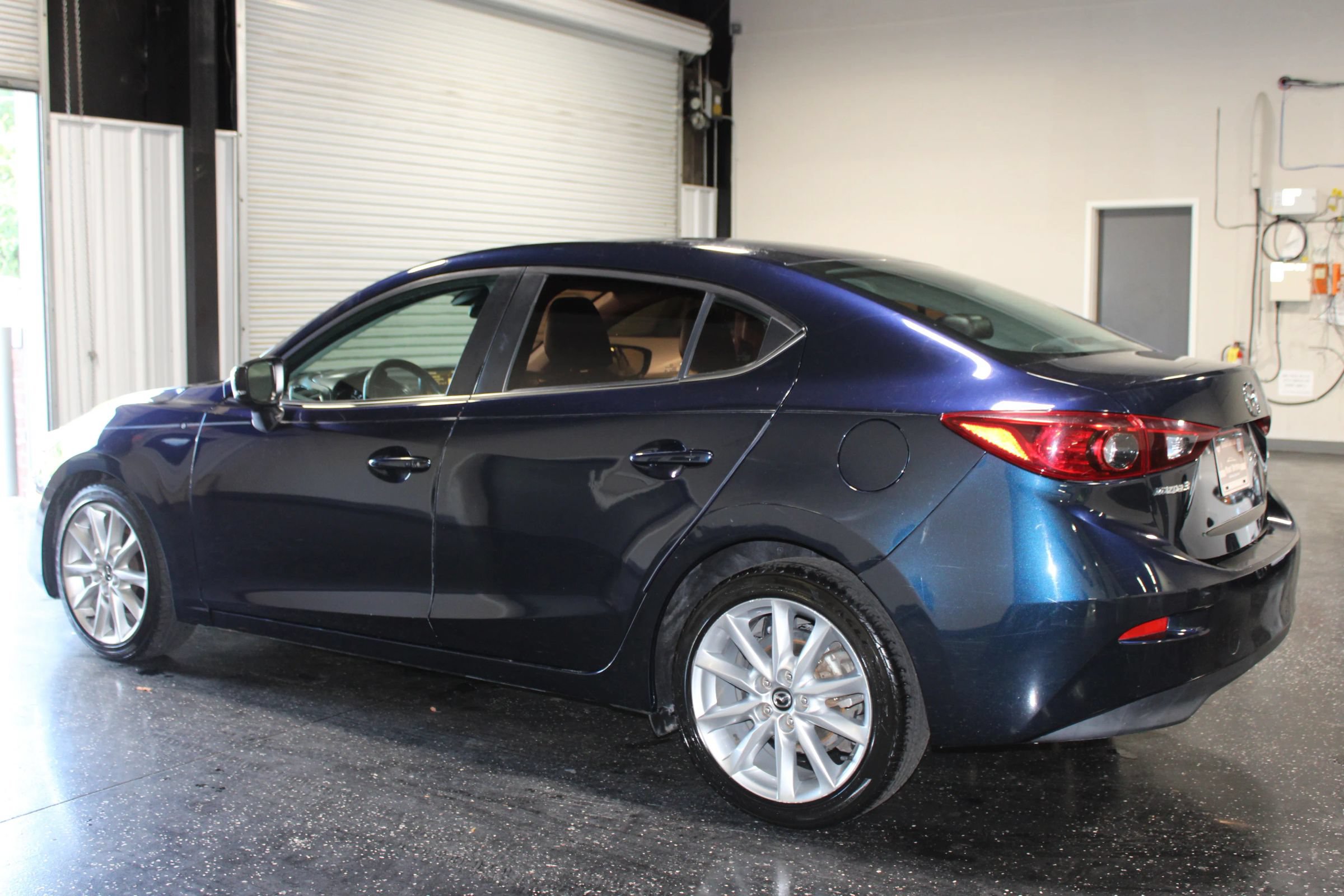 Used 2017 MAZDA MAZDA3 Touring FWD image 5