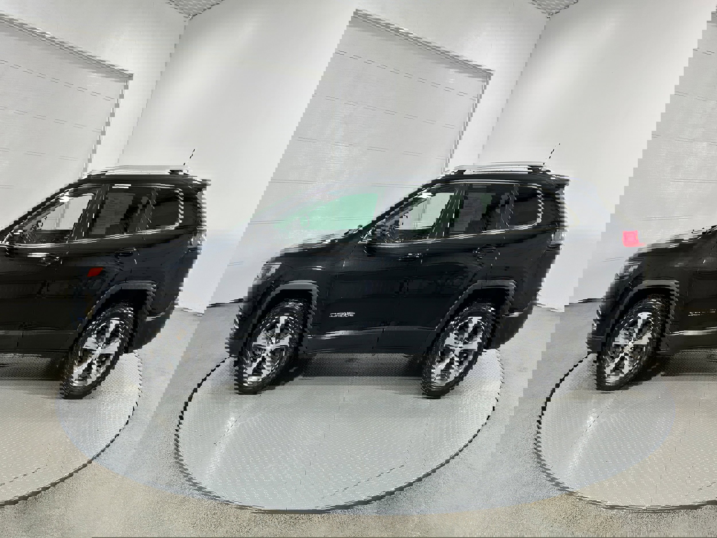 Used 2019 Jeep Cherokee Limited image 21