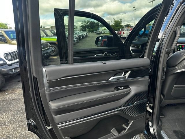 New 2026 Jeep Grand Wagoneer Summit AWD/4WD image 34