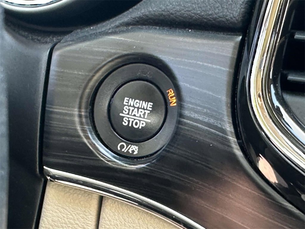 Used 2021 Jeep Grand Cherokee Limited image 15