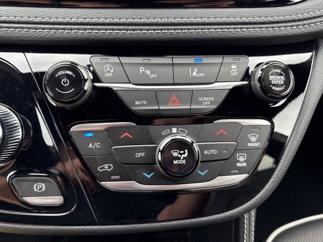 New 2026 Chrysler Pacifica Limited w/ Uconnect Theater Family Group image 45