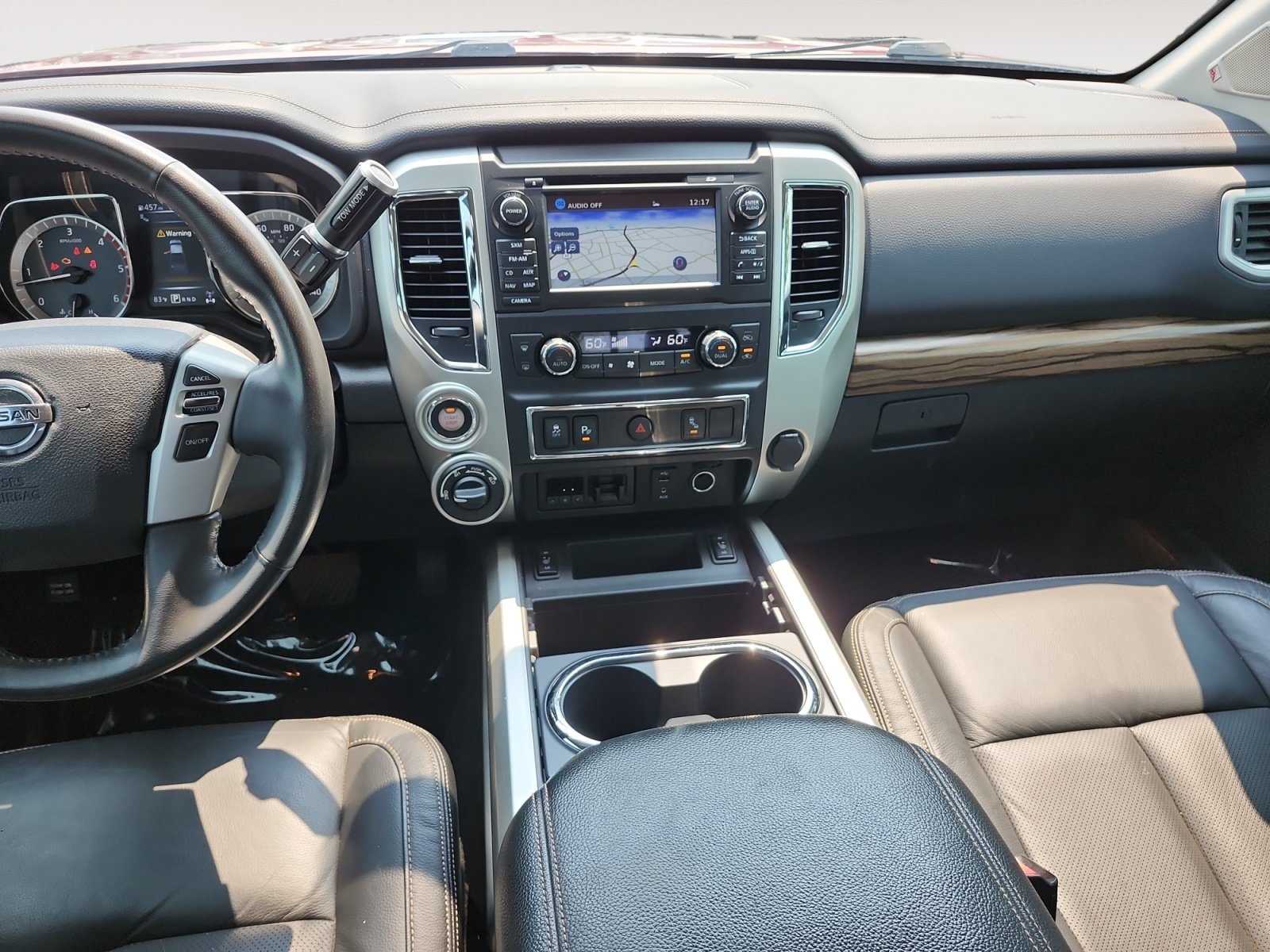 Used 2018 Nissan Titan SL w/ Chrome Package AWD/4WD image 11