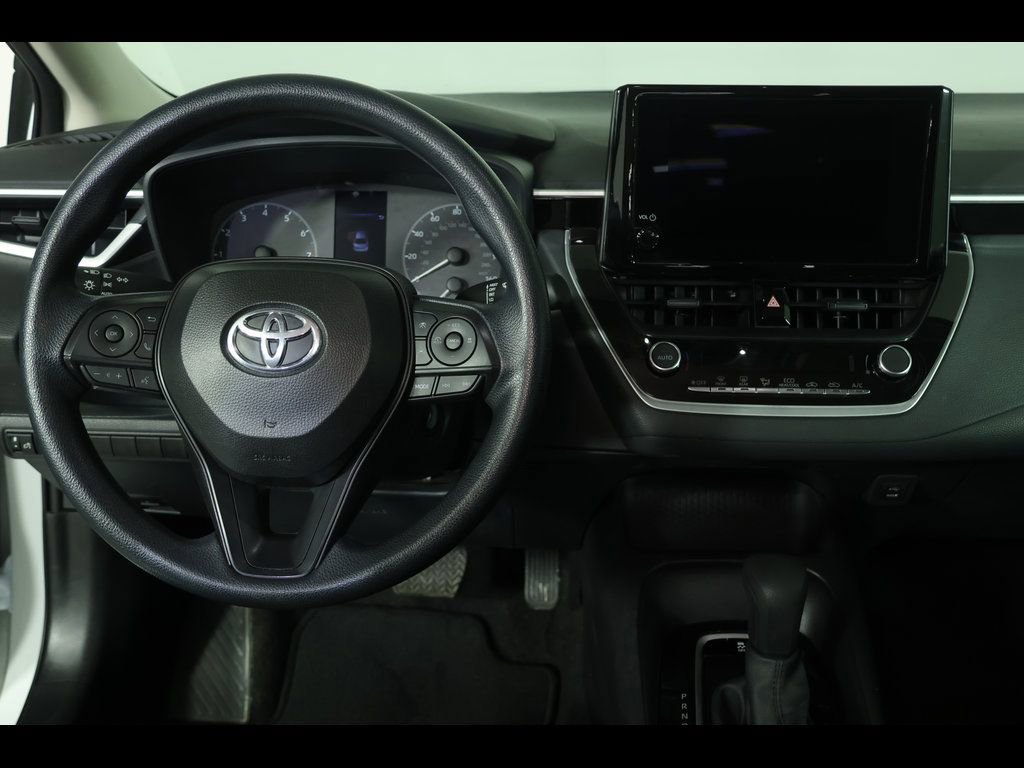 Used 2025 Toyota Corolla LE FWD image 12