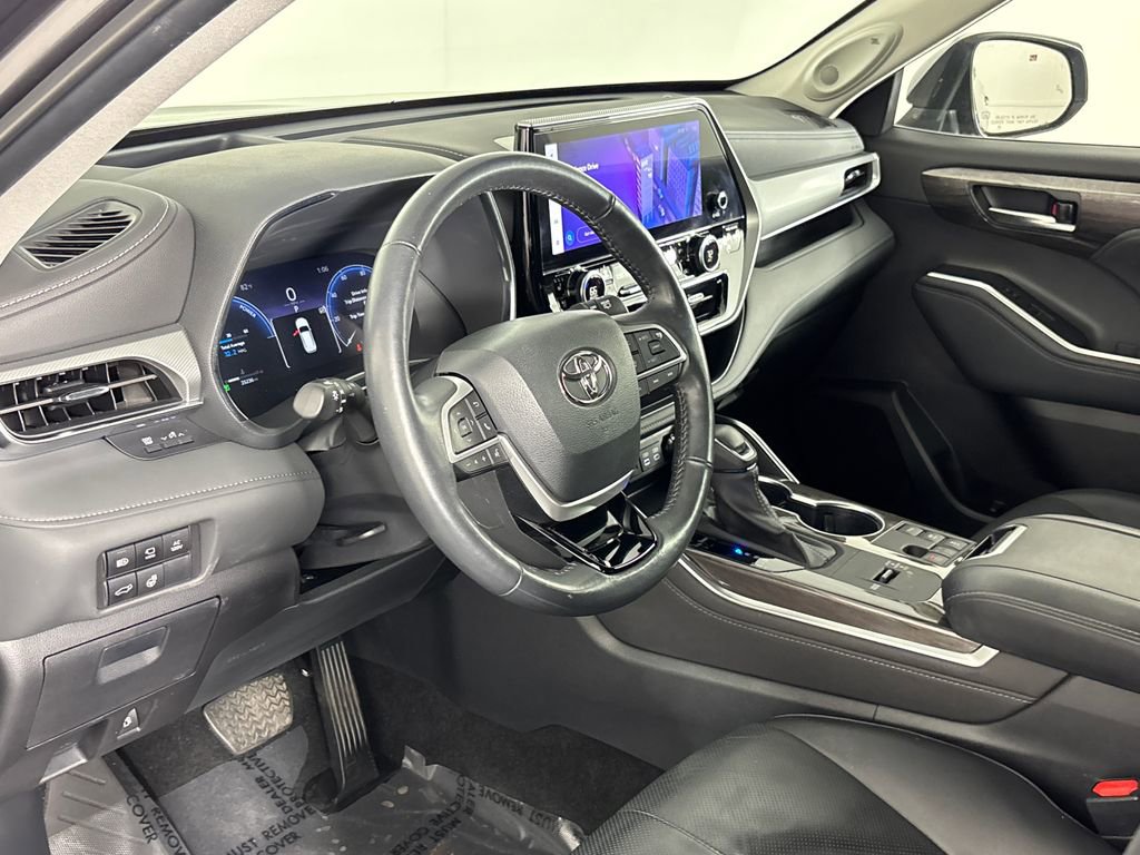 Used 2023 Toyota Highlander Platinum image 7