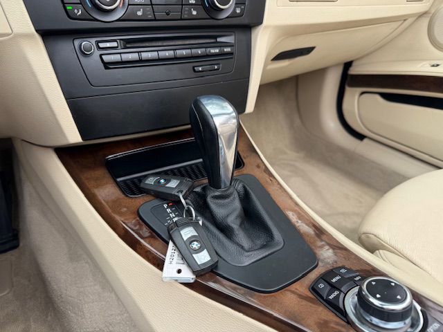 Used 2010 BMW 328i Convertible w/ Premium Pkg image 26