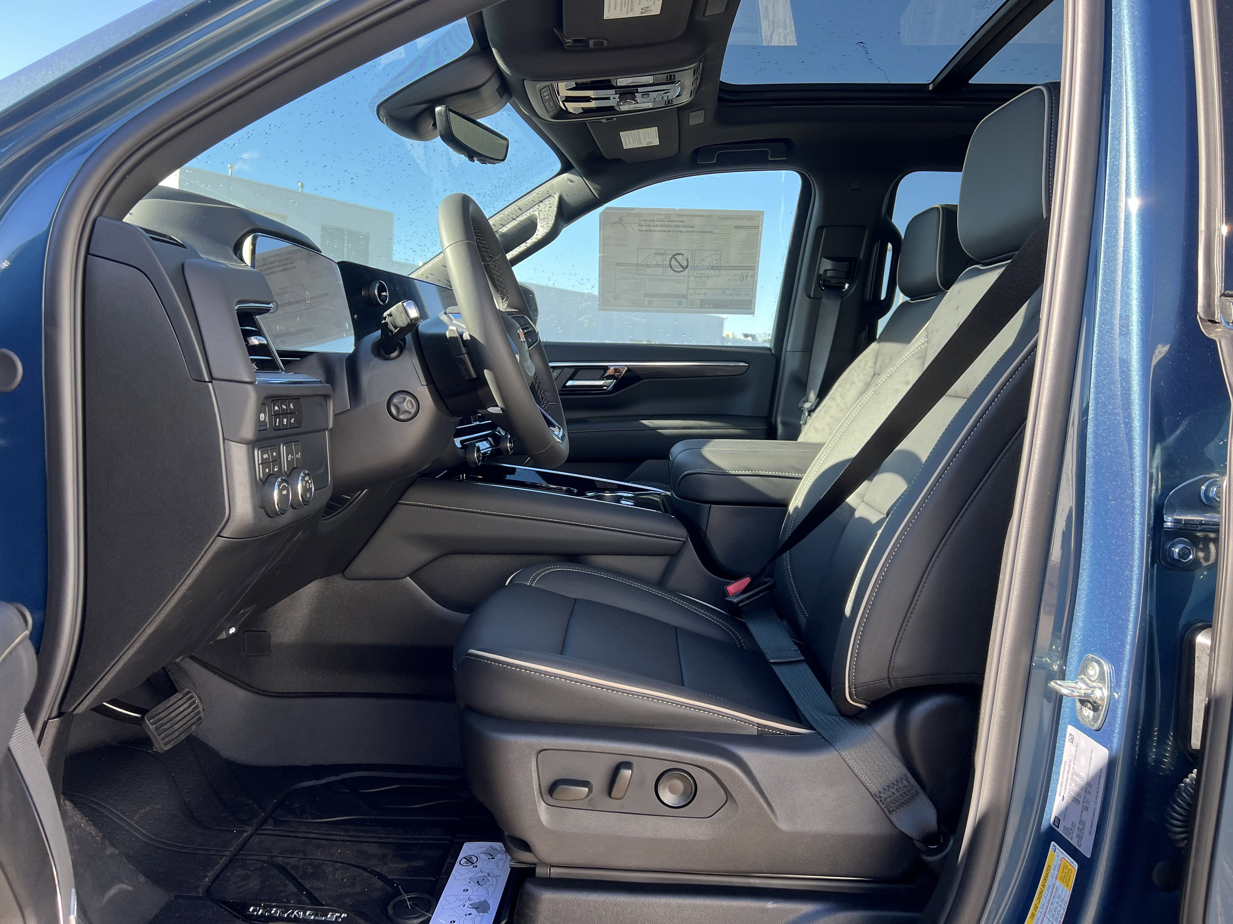 New 2026 Chevrolet Suburban Premier image 4