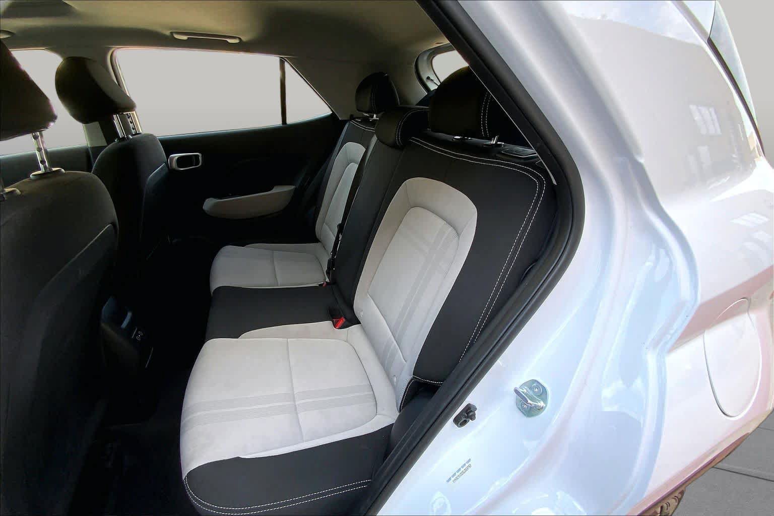 Certified 2025 Hyundai Venue SEL FWD image 20