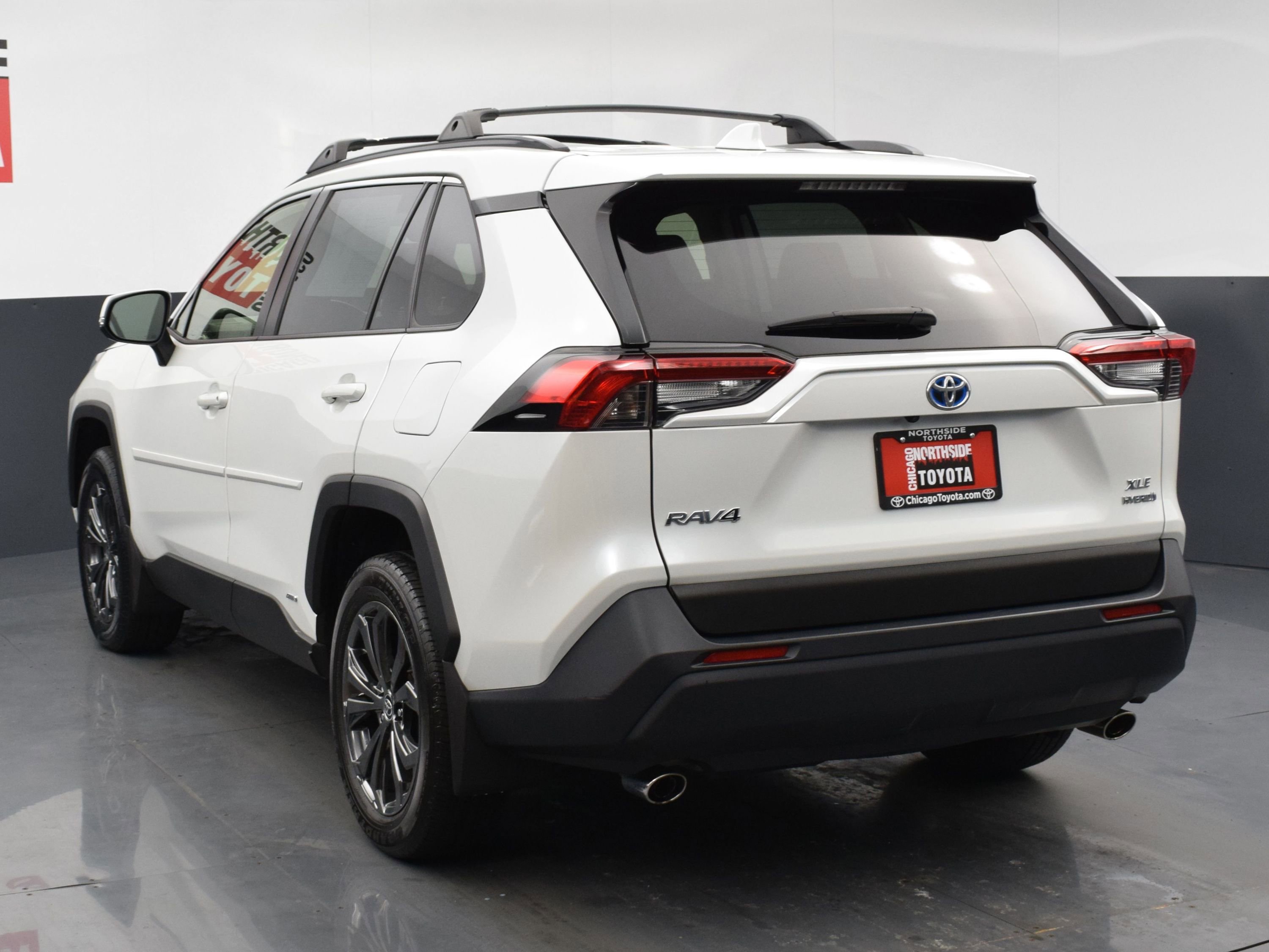 Used 2023 Toyota RAV4 XLE Premium image 3