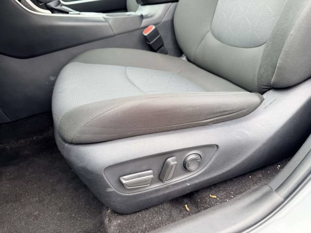 Used 2025 Toyota RAV4 XLE AWD/4WD image 15