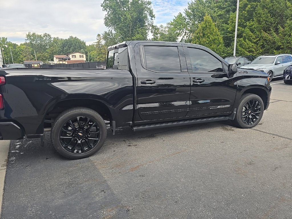 Used 2025 Chevrolet Silverado 1500 High Country w/ High Country Premium Package AWD/4WD image 9