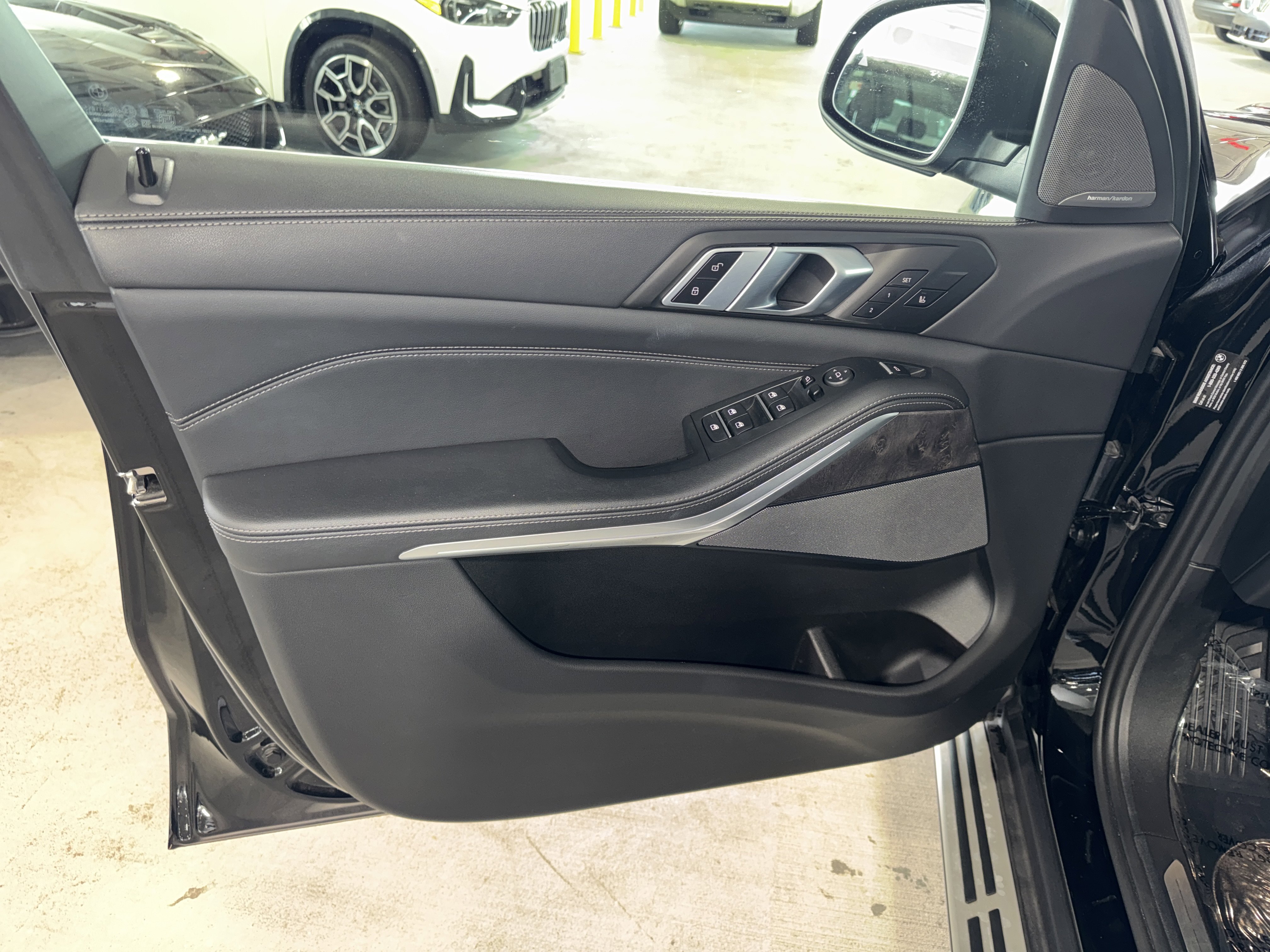 Used 2025 BMW X5 sDrive40i w/ Climate Comfort Package RWD image 17