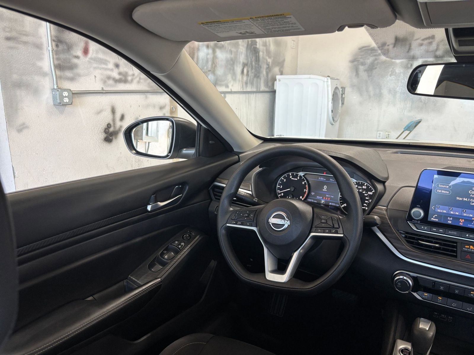 Used 2025 Nissan Altima 2.5 SV FWD image 34