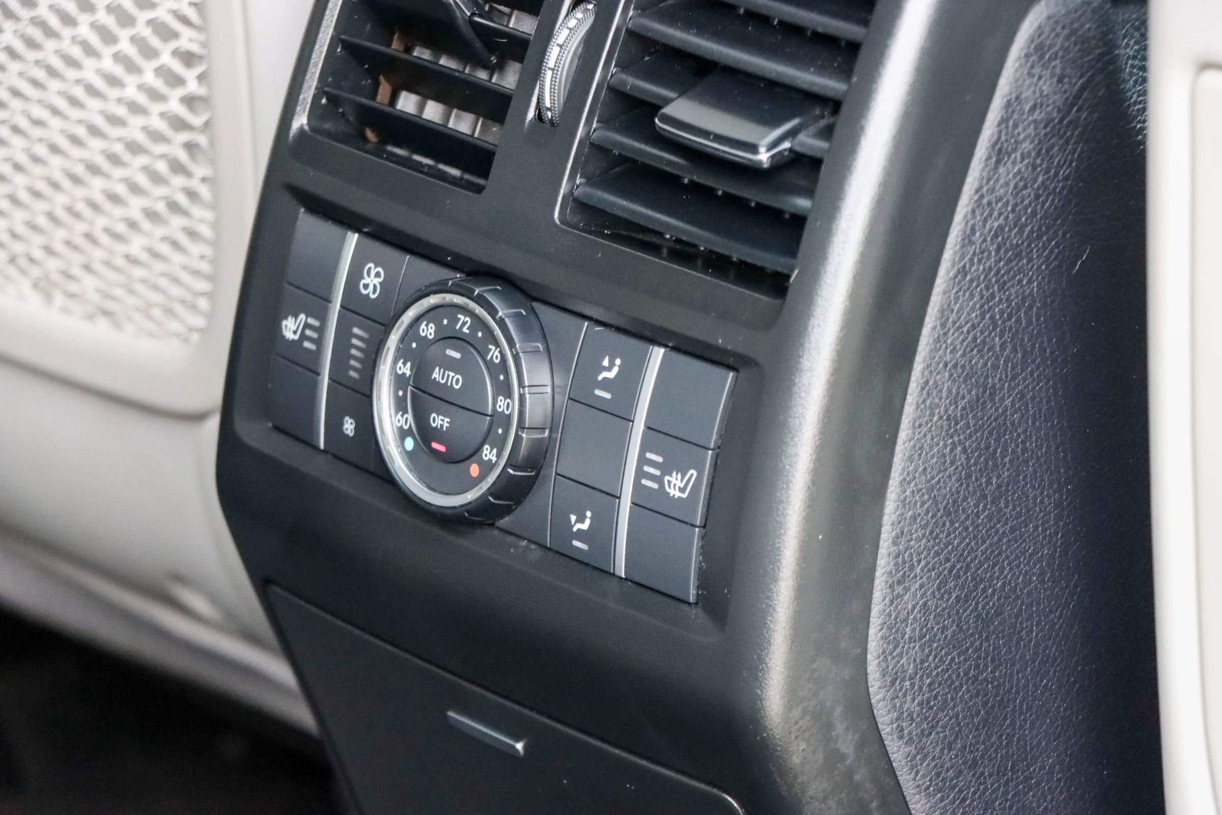 Used 2015 Mercedes-Benz GL 550 4MATIC image 42