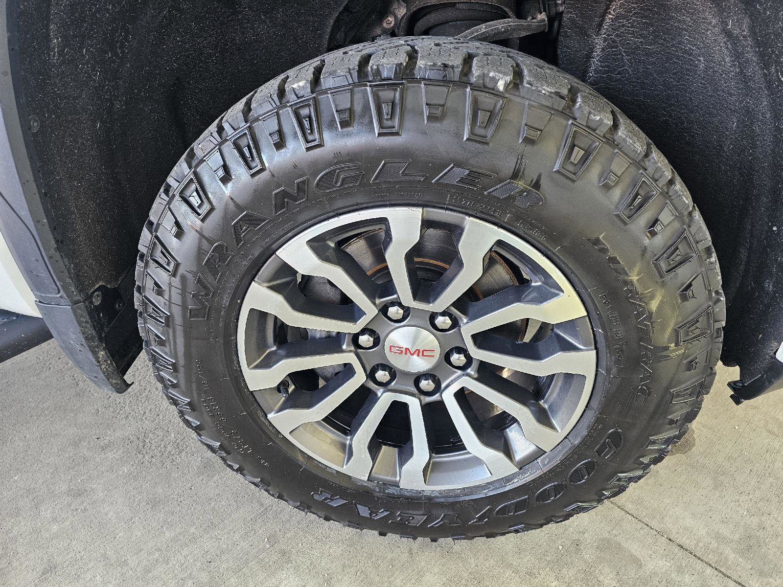 Used 2020 GMC Sierra 1500 AT4 w/ AT4 Premium Package AWD/4WD image 9