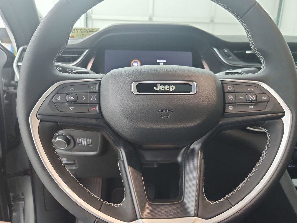 New 2025 Jeep Grand Cherokee L Laredo image 22