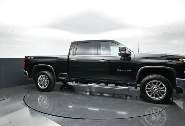 Used 2025 Chevrolet Silverado 2500 LTZ w/ LTZ Convenience Package AWD/4WD image 6
