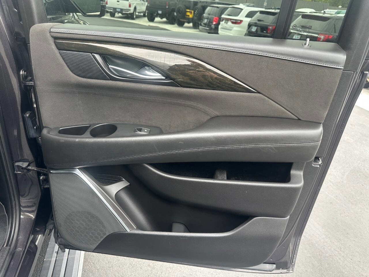 Used 2017 Cadillac Escalade ESV Platinum image 23