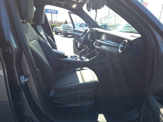 Used 2024 Alfa Romeo Stelvio Ti AWD/4WD image 38