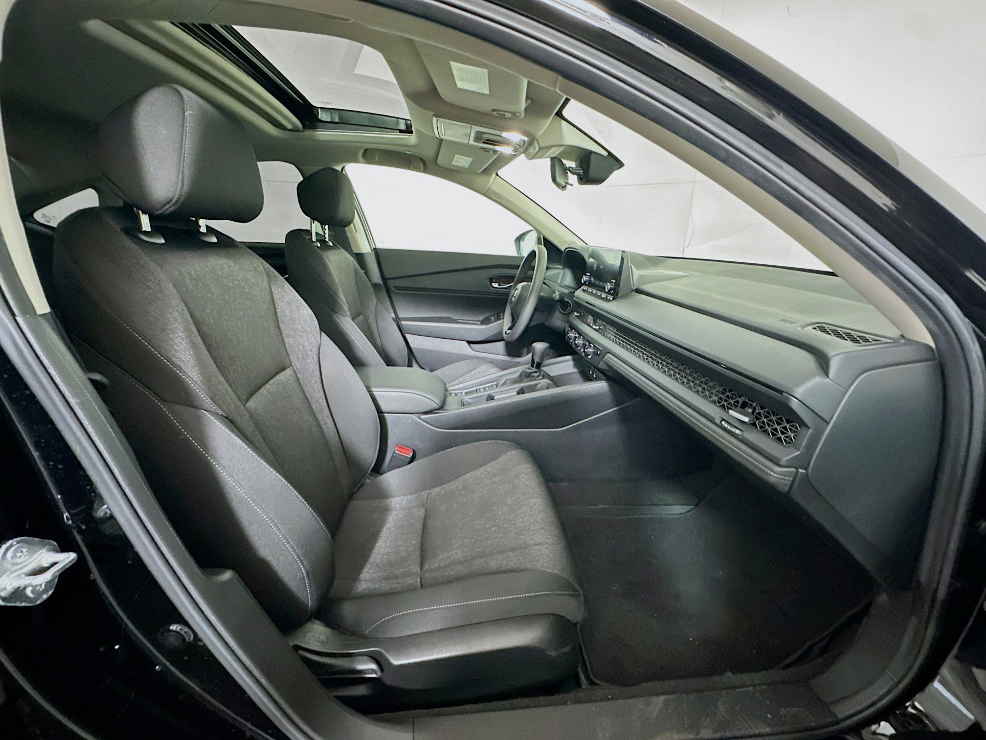 Used 2025 Honda Accord SE image 30