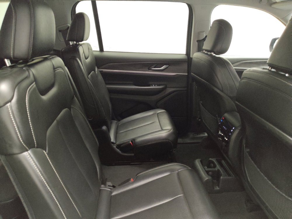 Used 2023 Jeep Grand Cherokee L Limited AWD/4WD image 19