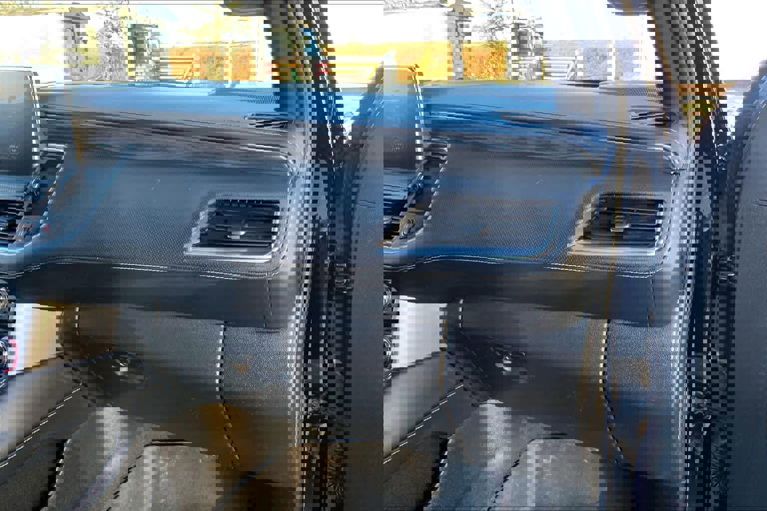 Used 2021 GMC Yukon SLT w/ SLT Luxury Plus Package image 14