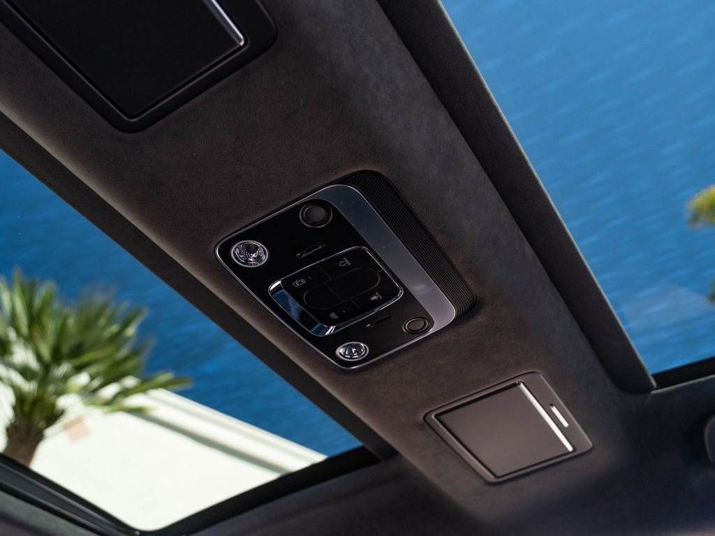 Used 2025 Bentley Flying Spur Plug-In Hybrid AWD/4WD image 44