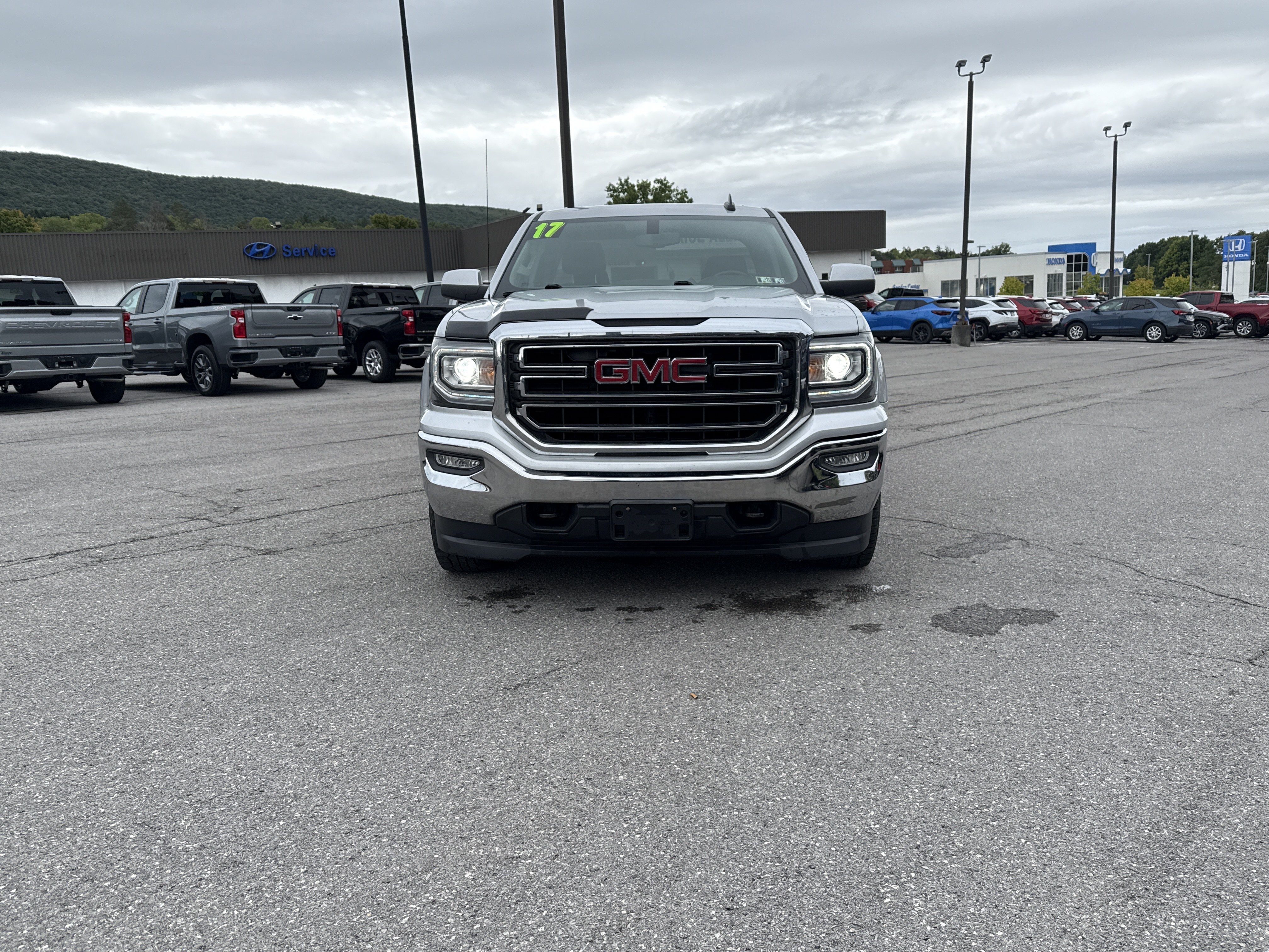 Used 2017 GMC Sierra 1500 SLE w/ SLE Value Package AWD/4WD image 9
