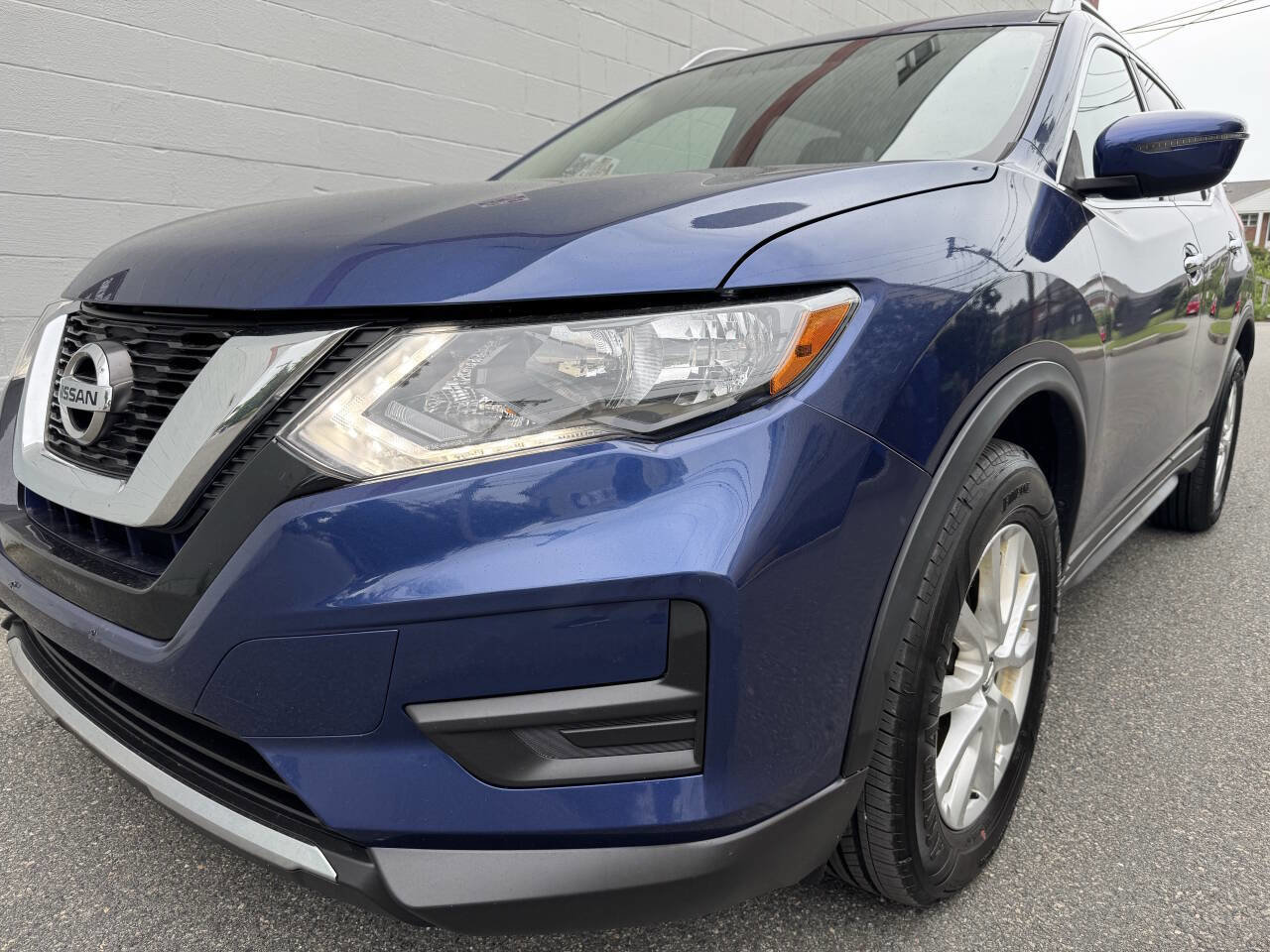 Used 2017 Nissan Rogue SV image 9