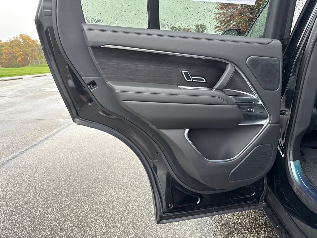 New 2025 Land Rover Range Rover SE AWD/4WD image 13