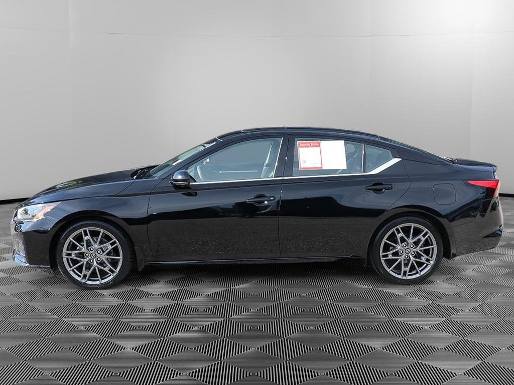 Used 2023 Nissan Altima 2.0 SR FWD image 2