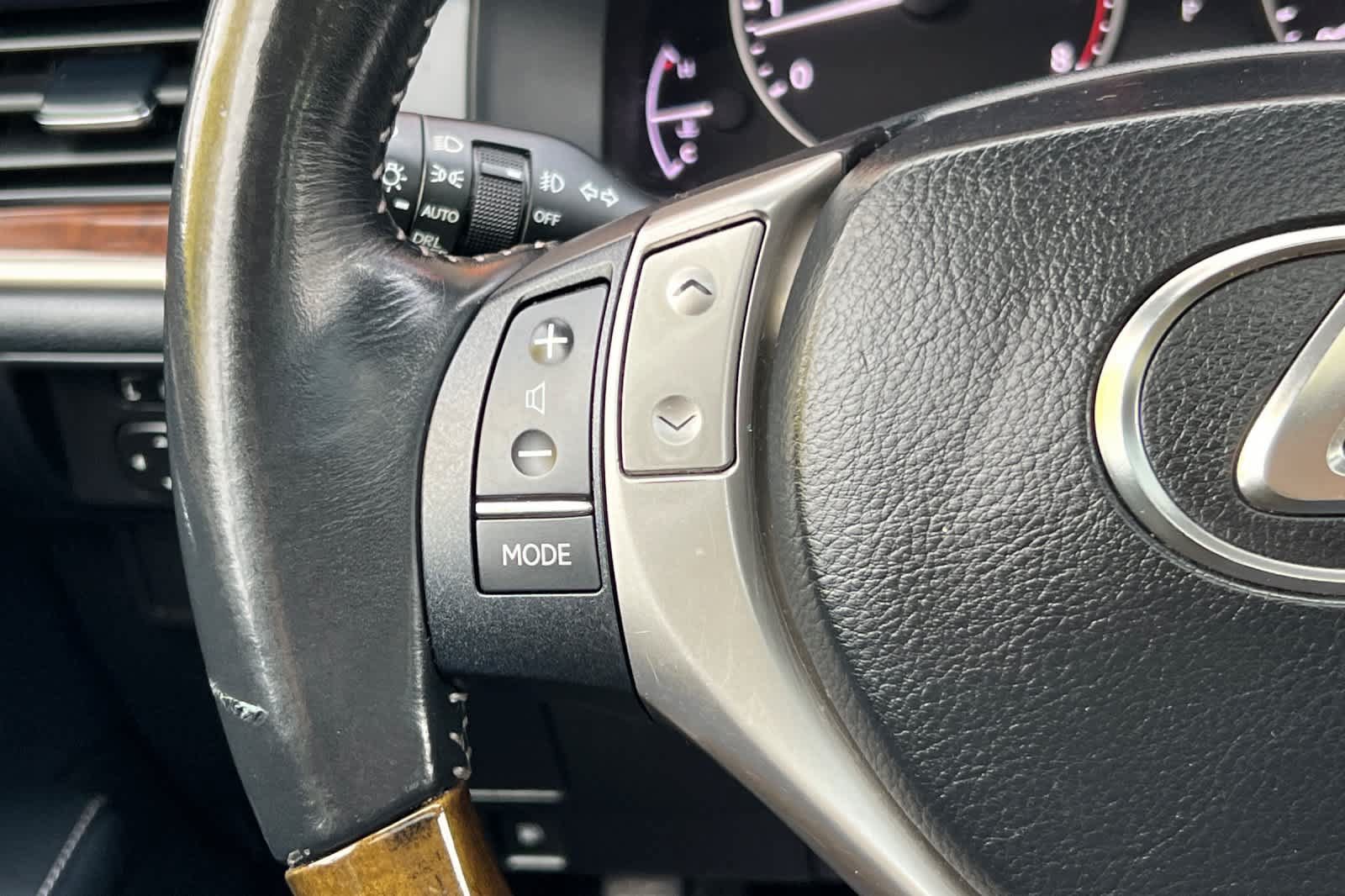 Used 2014 Lexus ES 350 w/ Luxury Package FWD image 26