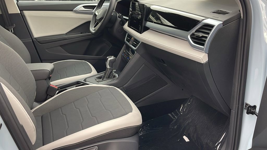 New 2025 Volkswagen Taos SE image 31