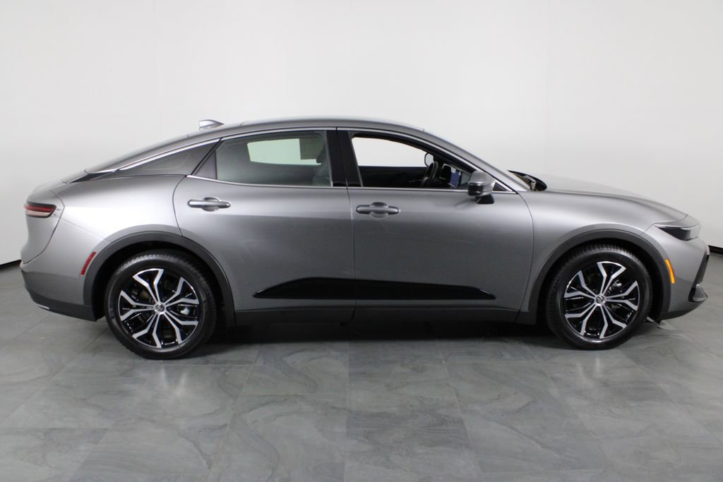 Used 2023 Toyota Crown Limited image 16