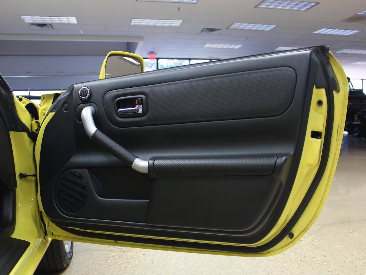 Used 2004 Toyota MR2 RWD image 39