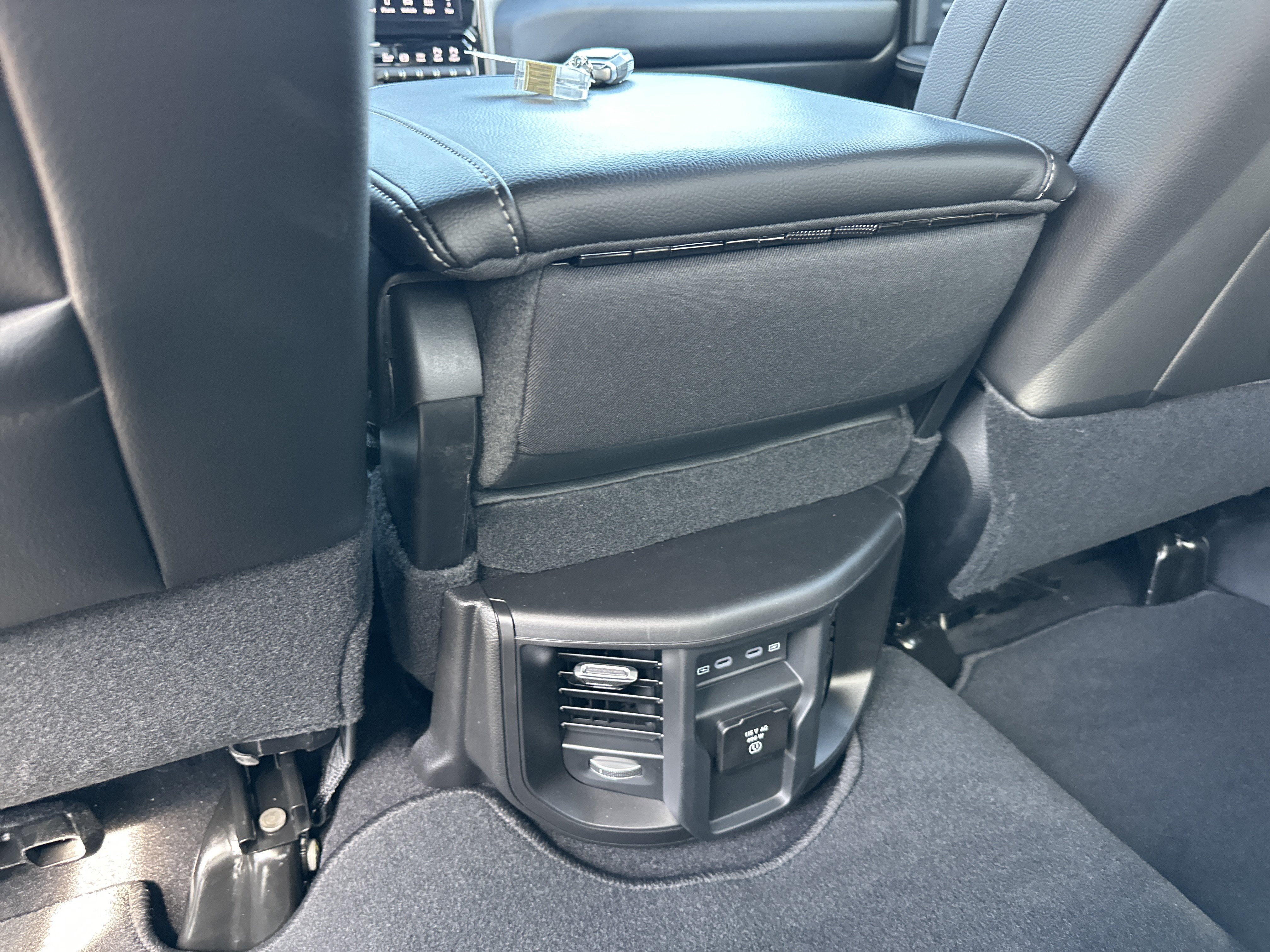 New 2027 RAM 2500 Laramie AWD/4WD image 31