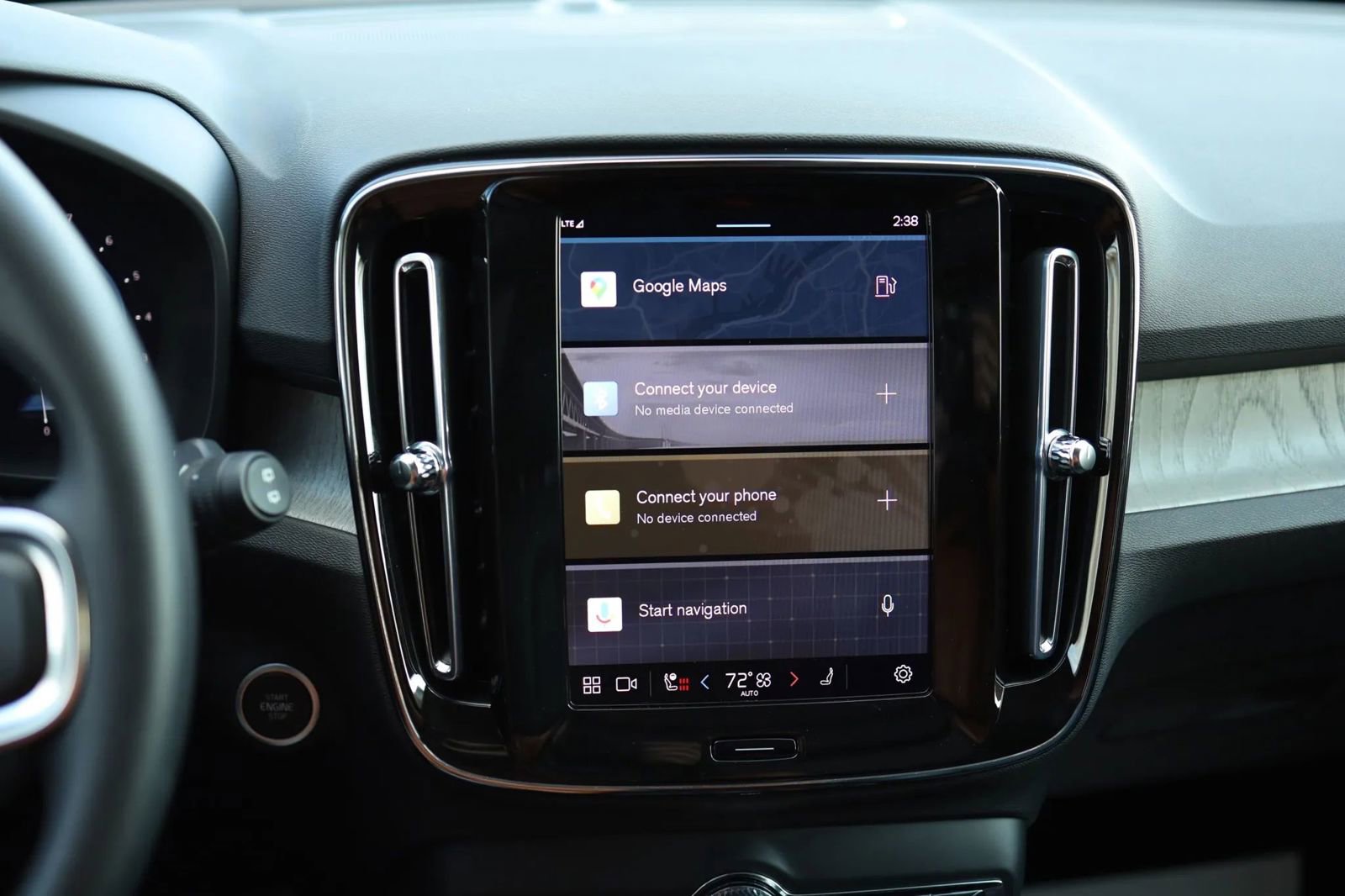 Used 2025 Volvo XC40 B5 Core image 23