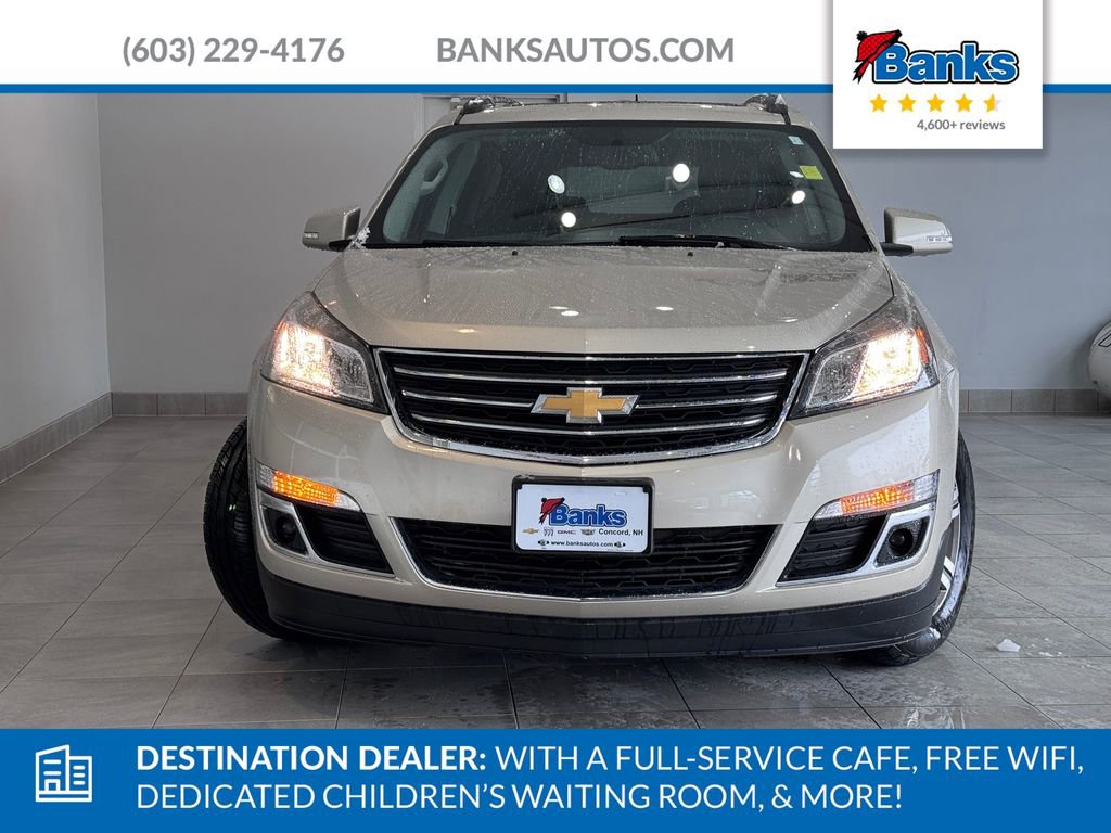Used 2017 Chevrolet Traverse LT image 3