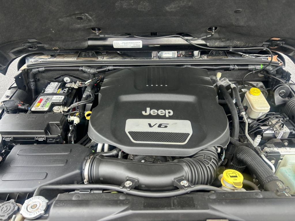 Used 2017 Jeep Wrangler Unlimited Sahara w/ Connectivity Group AWD/4WD image 21