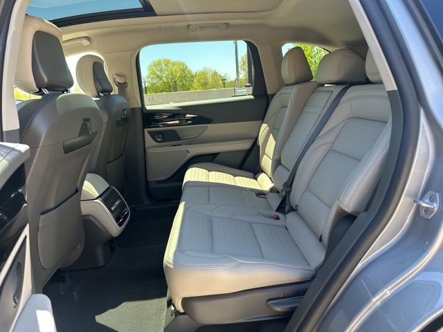 Used 2025 Lincoln Nautilus Reserve w/ Jet Appearance Package AWD/4WD image 12