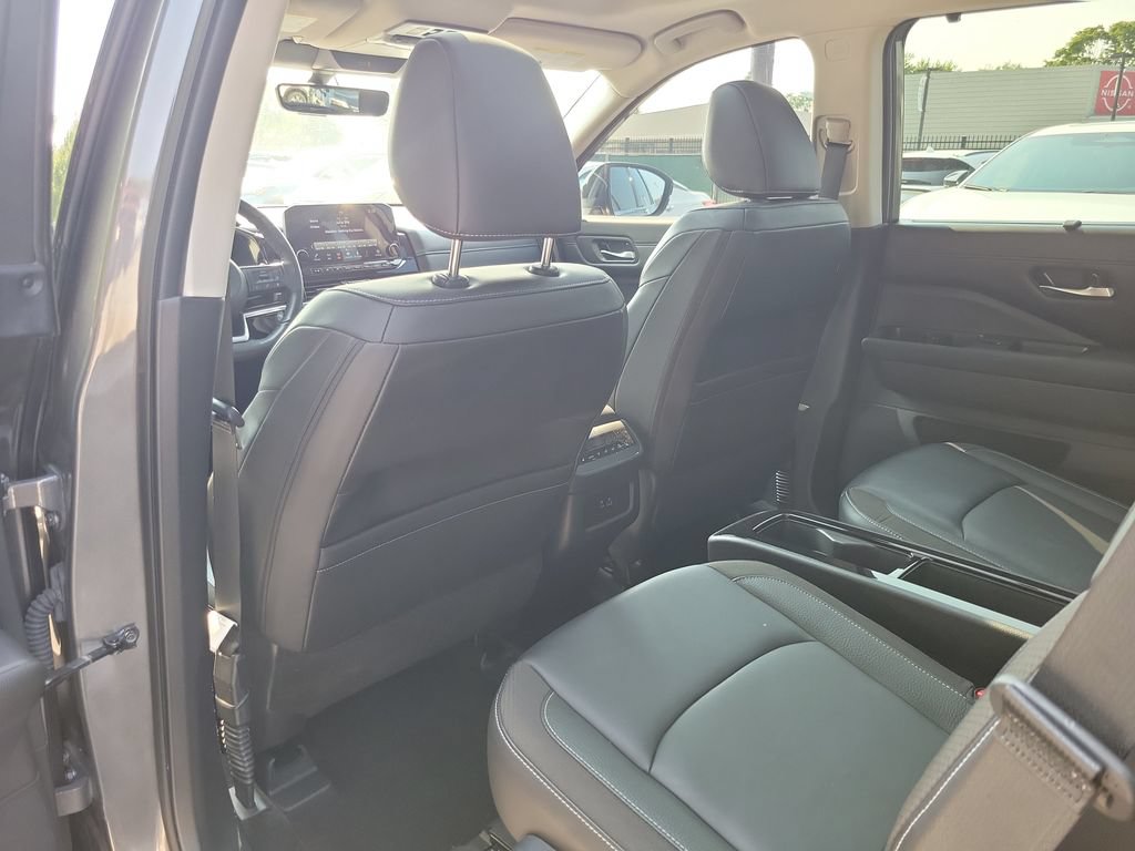 Used 2024 Nissan Pathfinder SL w/ SL Premium Package AWD/4WD image 12