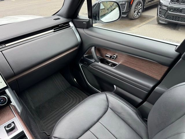 Used 2023 Land Rover Range Rover SE image 37