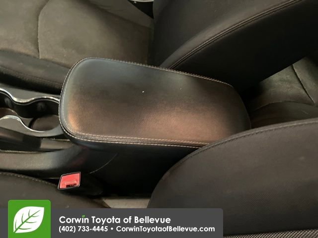 Used 2013 Dodge Avenger SE image 23