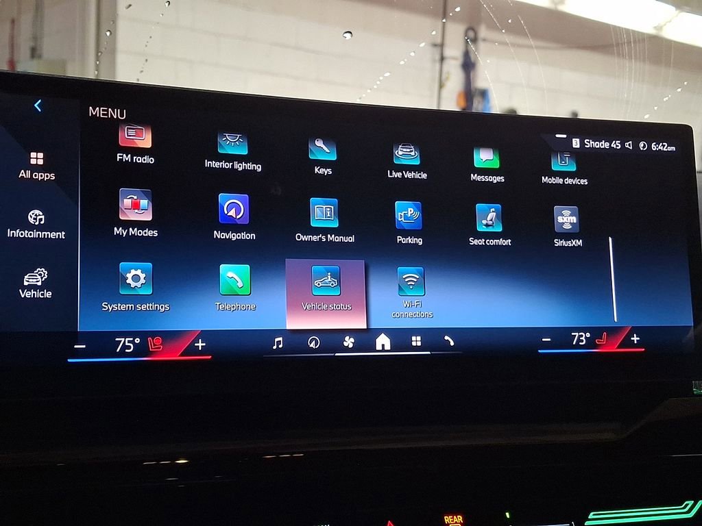 Used 2025 BMW 530i xDrive w/ M Sport Package image 15