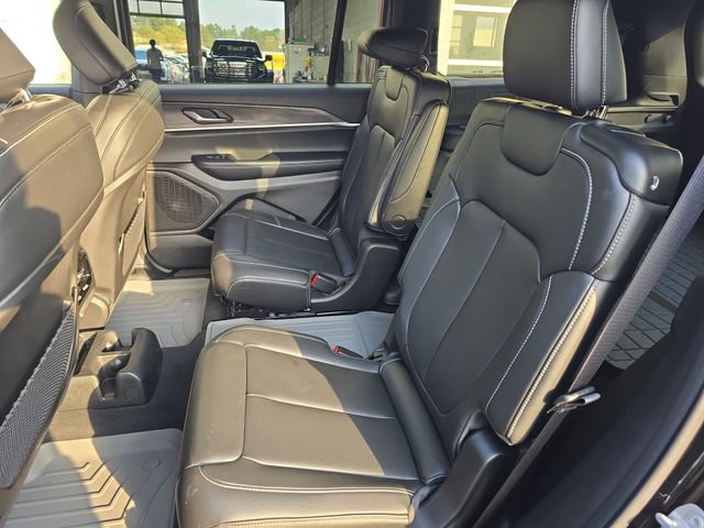 Used 2025 Jeep Grand Cherokee L Limited w/ Black Appearance Package image 13