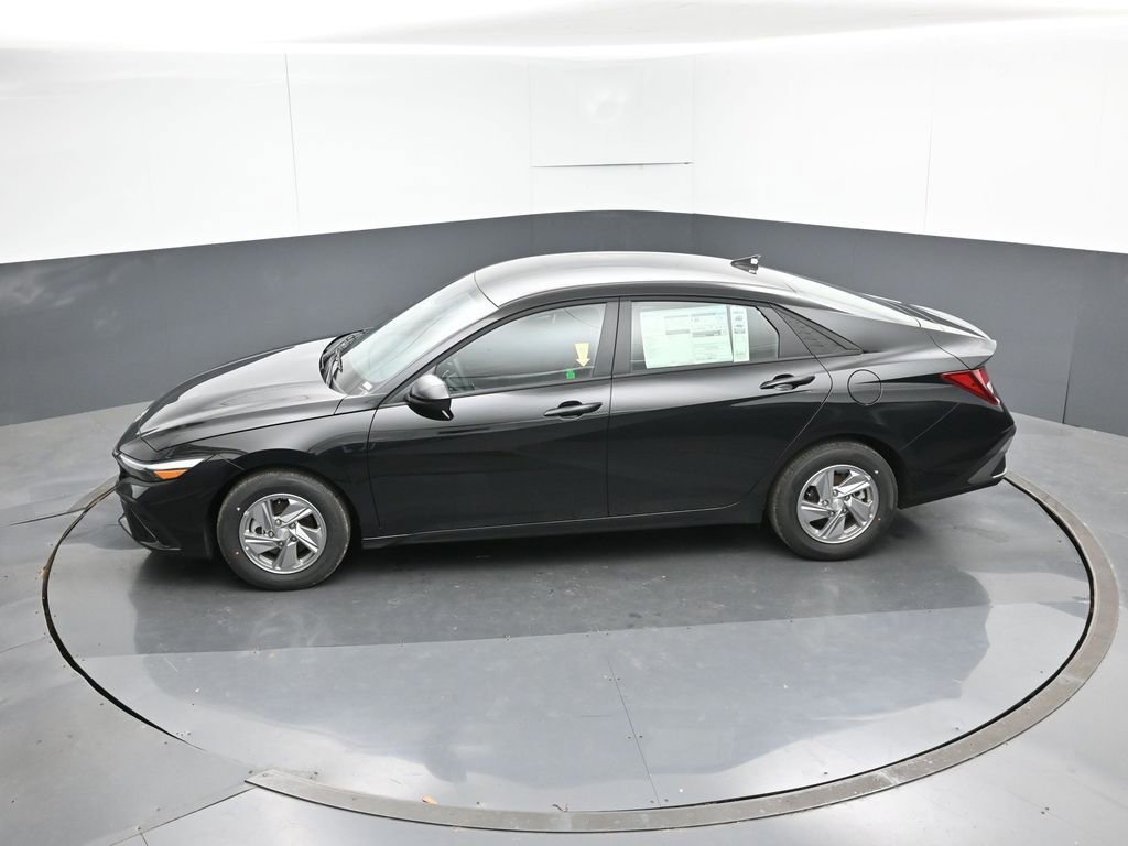 New 2026 Hyundai Elantra SE FWD image 19