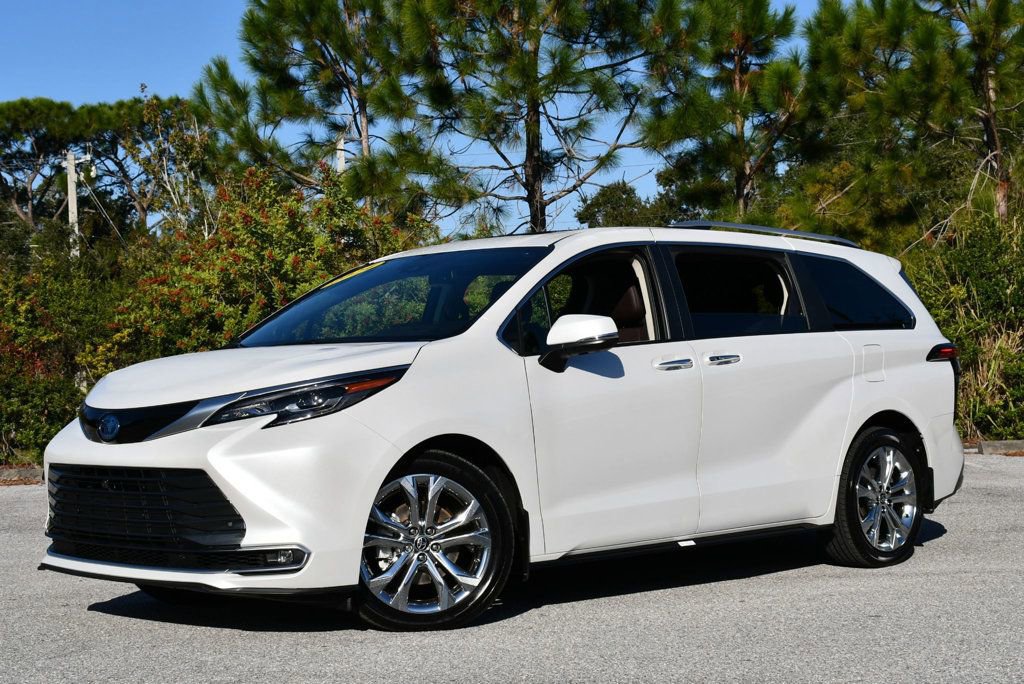 Used 2024 Toyota Sienna Platinum image 26