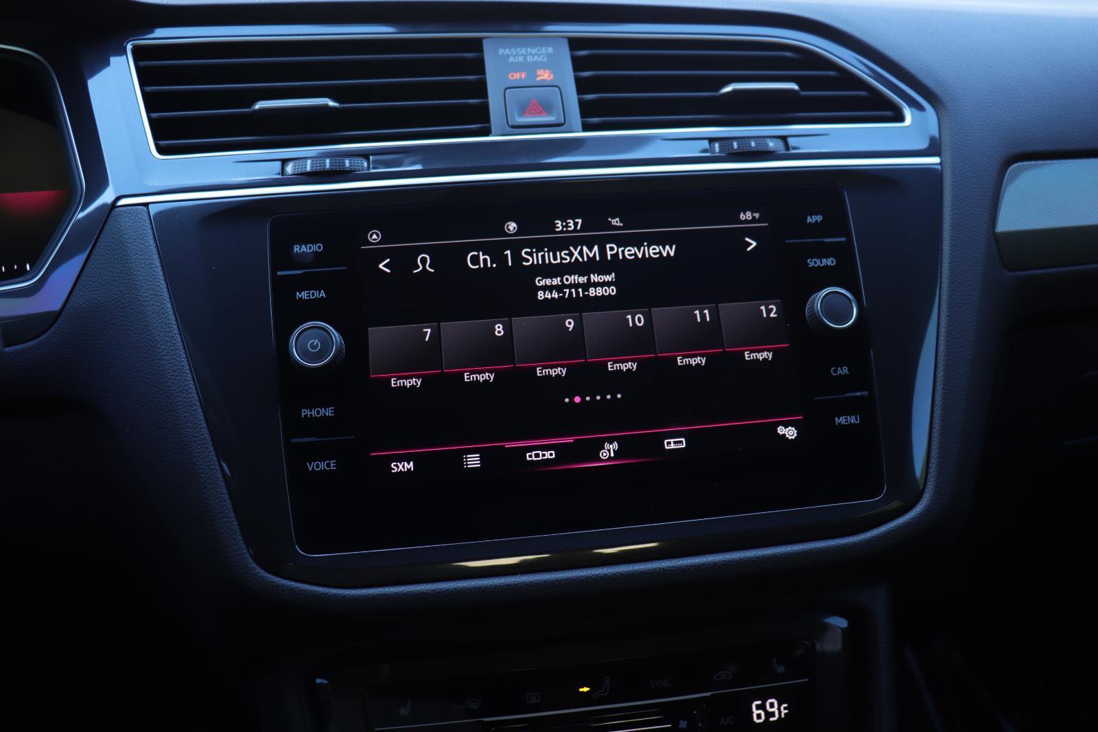 Used 2024 Volkswagen Tiguan SE R-Line image 32