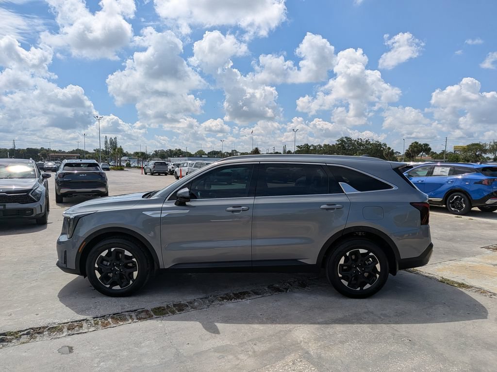 Certified 2025 Kia Sorento S FWD image 5