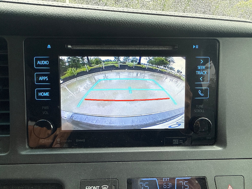 Used 2017 Toyota Sienna SE w/ SE Preferred Package FWD image 26